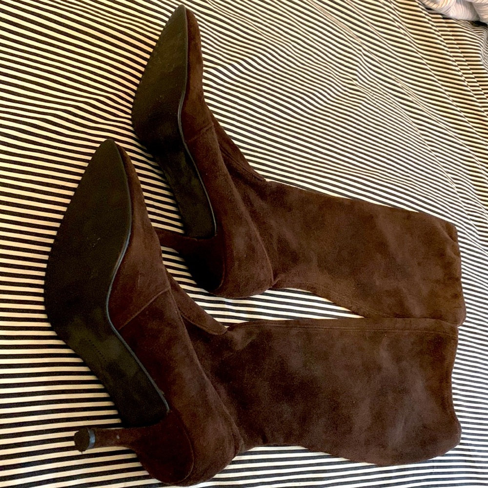 Like new-Stuart Weitzman sexy brown suede pull on boots